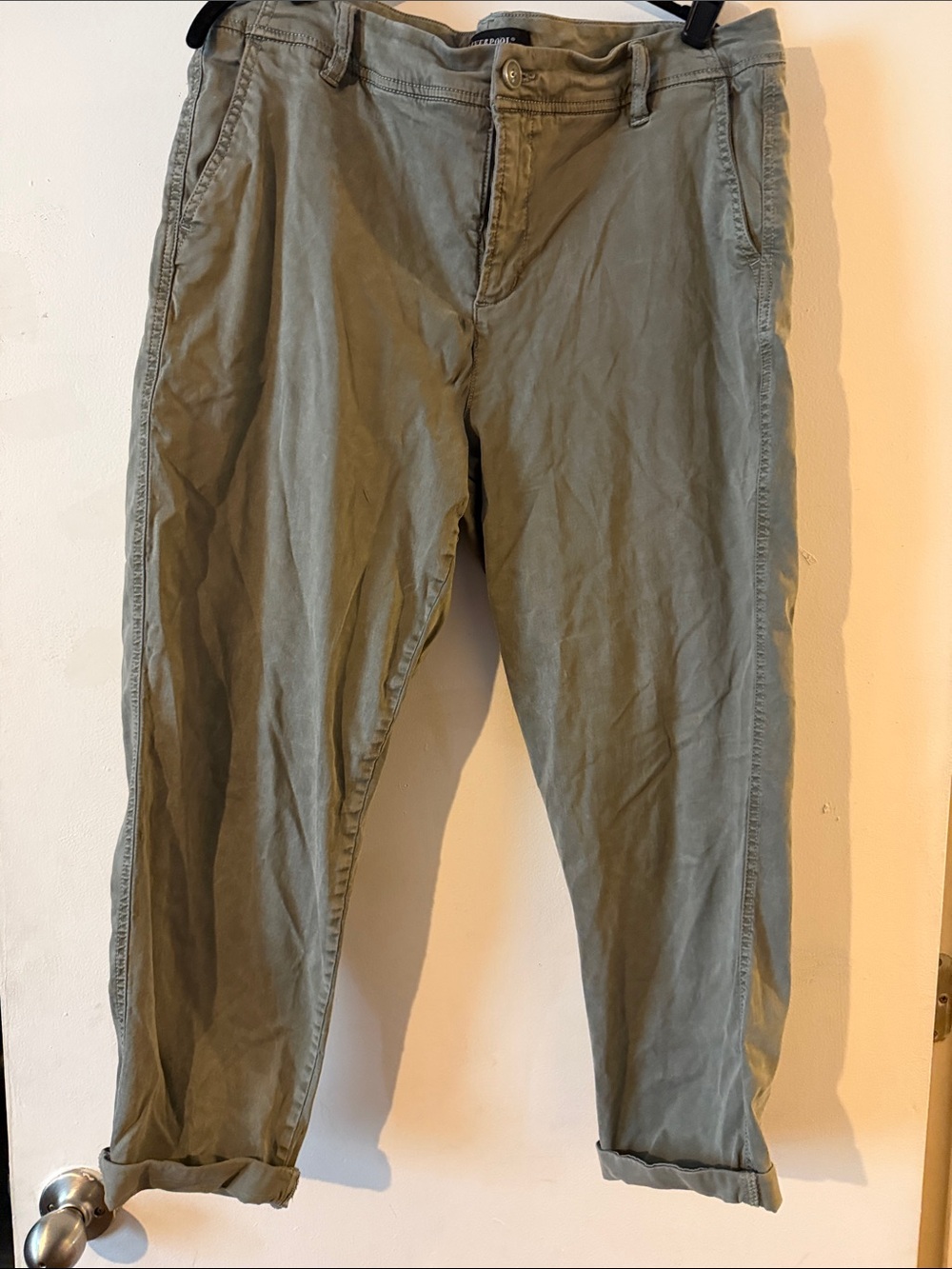 Liverpool Men's Chinos in Olive